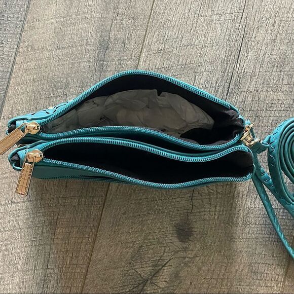 New In Packaging! Green Clutch with Gold Detail. Perfect Formal Accessory! - Picture 4 of 6